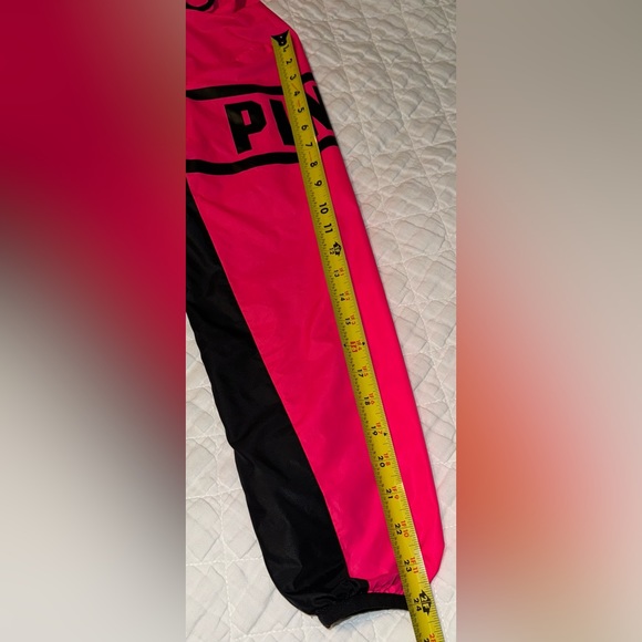 🩷VS PINK LIMITED EDITION ANORAK HOODIE🩷 - Picture 7 of 12